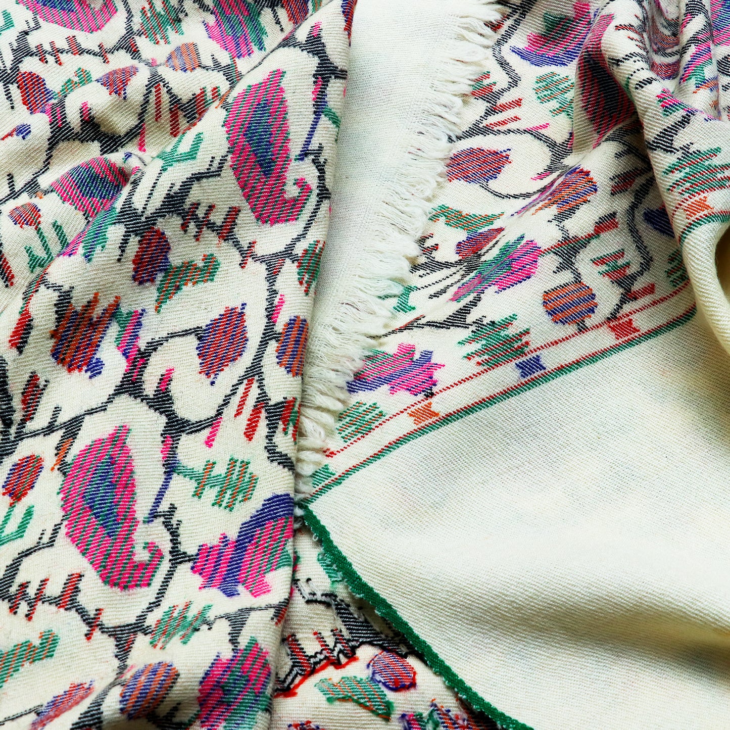 Kaniham Shawl raffel