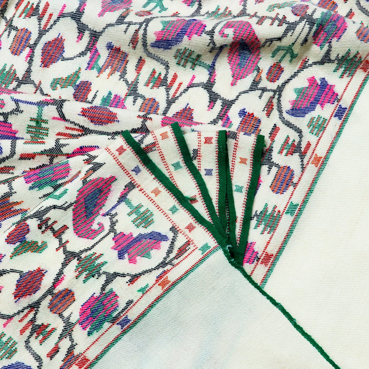 Kaniham Shawl raffel